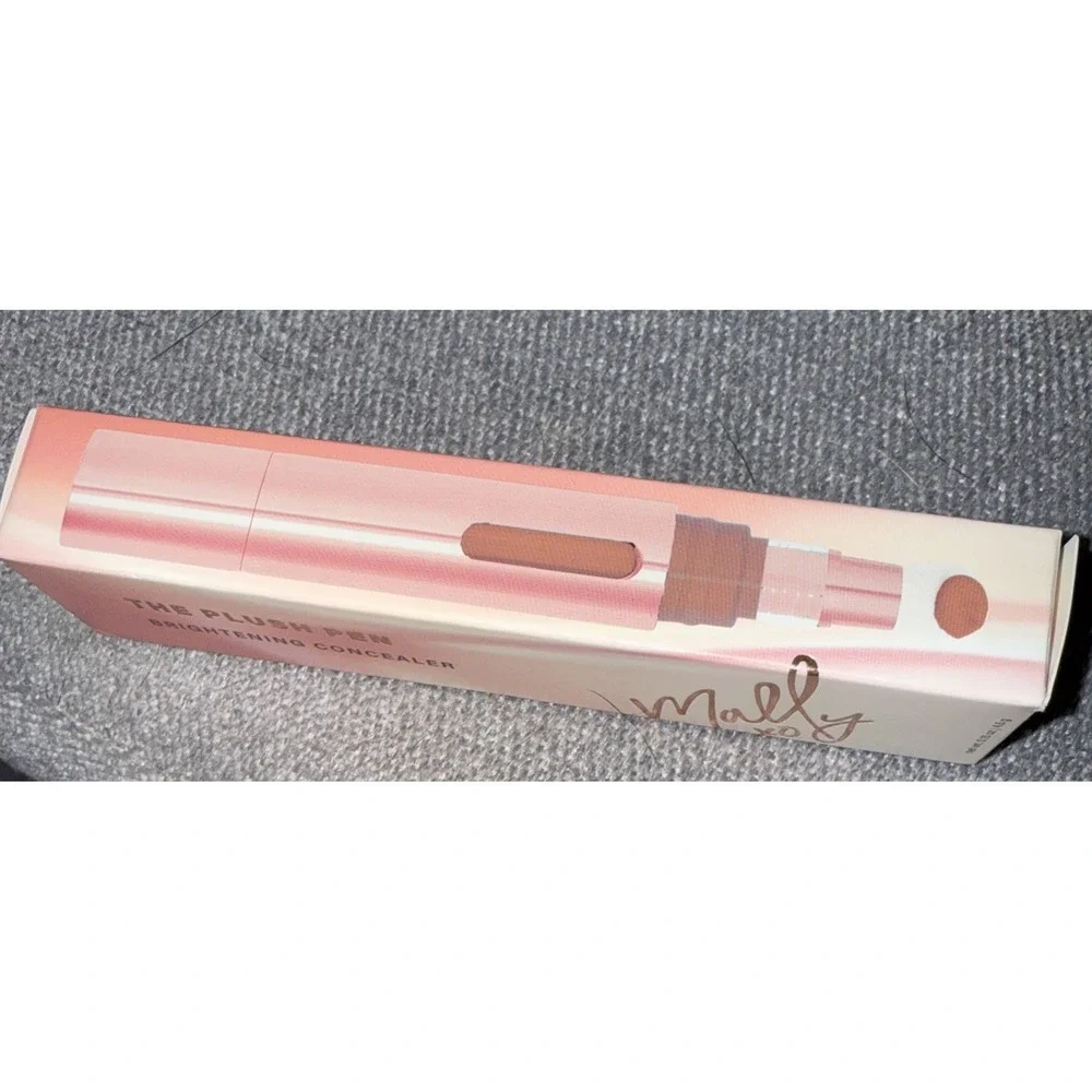 Mally XO The‎ Plush Pen Brightening Concealer Deep 0.15 oz NIB